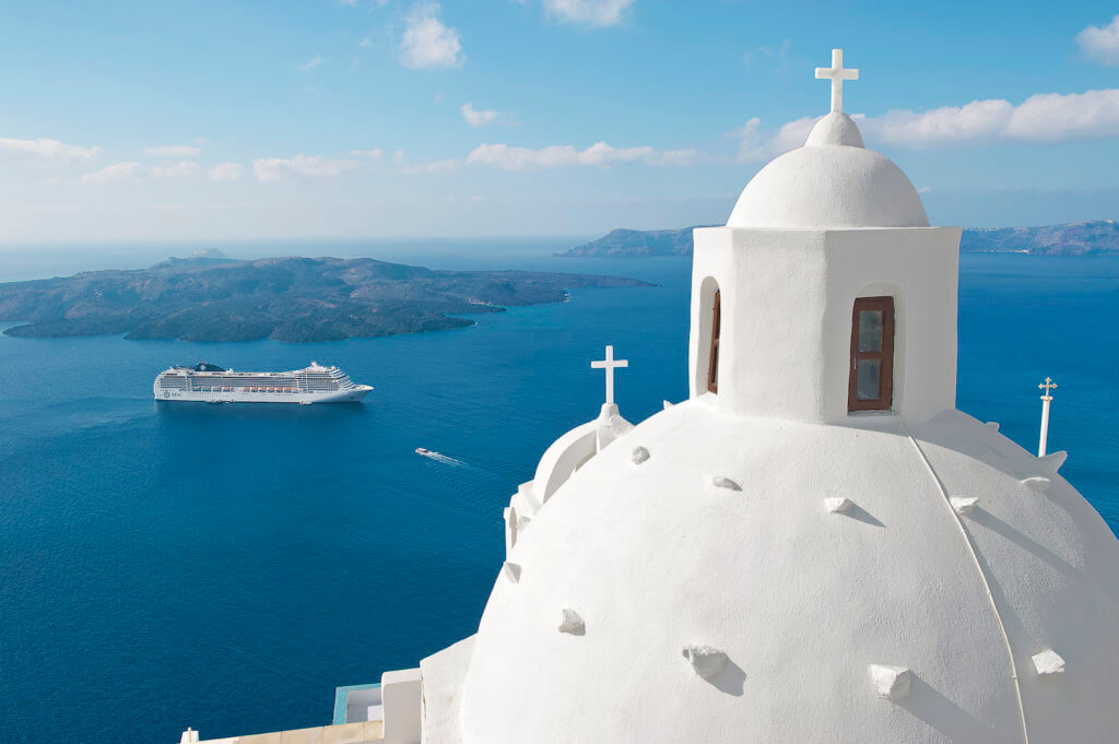 Le MSC Musica à Santorin