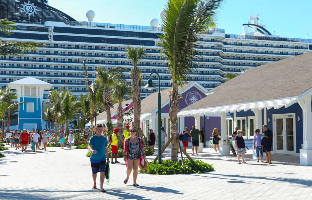 Les passagers du MSC Seaside débarquent sur MSC Ocean Cay