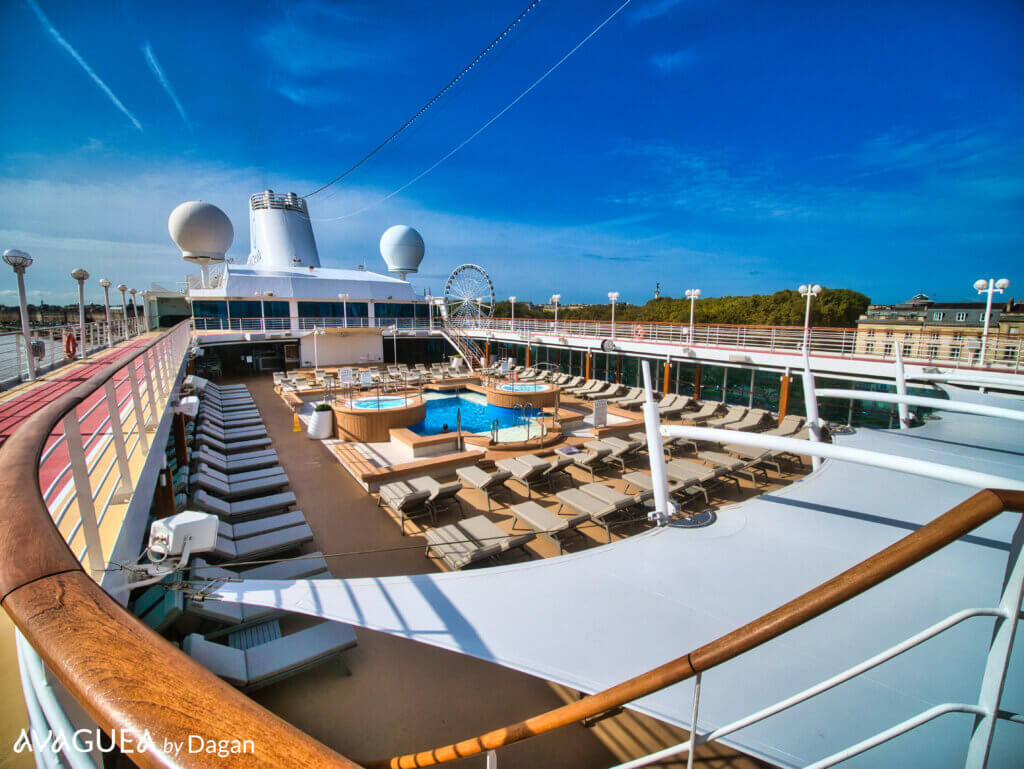 La piscine depuis le pont 10